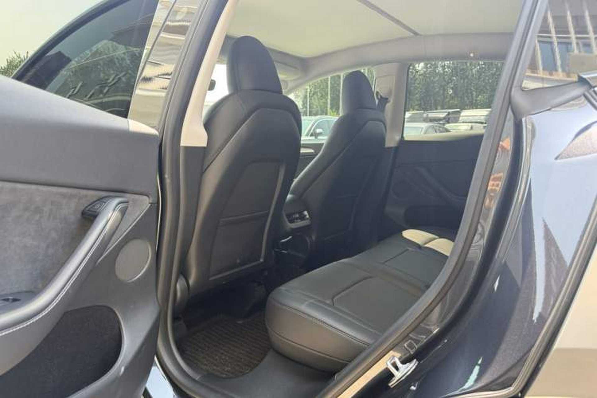 Used Tesla Model Y 2024 Long-Range All-Wheel-Drive Version Left Rear Seat