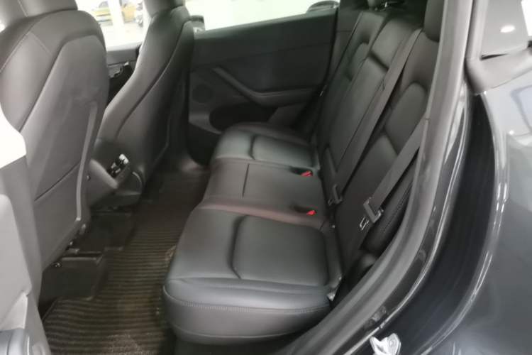 Used Tesla Model Y 2024 Long-Range All-Wheel-Drive Version Left Rear Seat