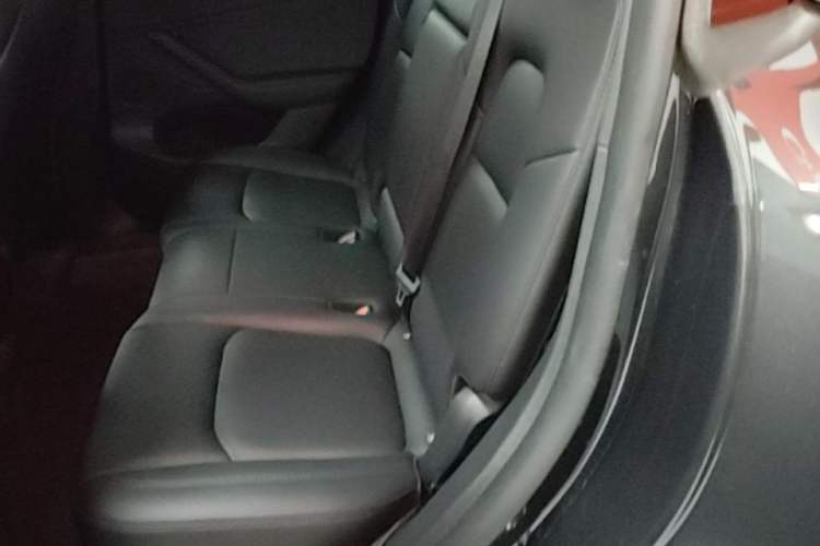 Used Tesla Model Y 2024 Long-Range All-Wheel-Drive Version Left Rear Seat