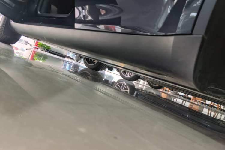 Used Tesla Model Y 2024 Rear-Wheel-Drive Version Left Side Sill