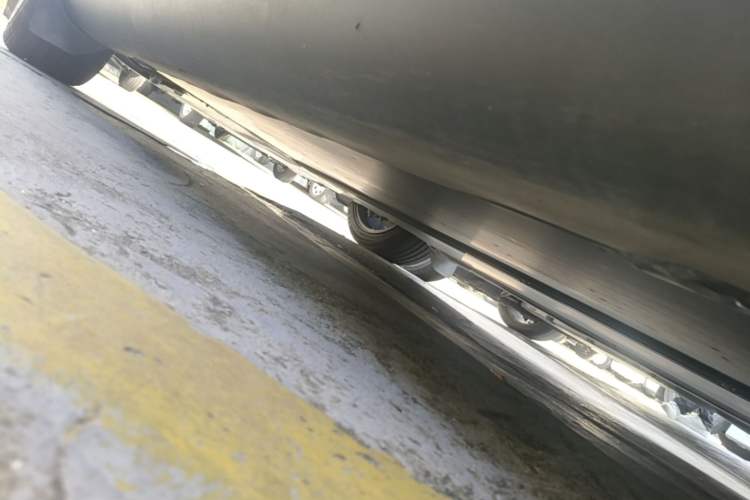 Used Tesla Model Y 2024 Long-Range All-Wheel-Drive Version Left Side Sill