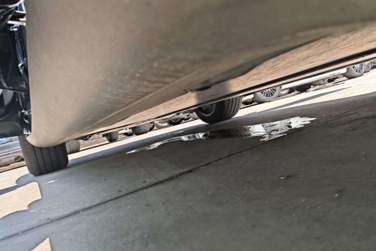 Used Tesla Model Y 2024 Rear-Wheel-Drive Version Left Side Sill