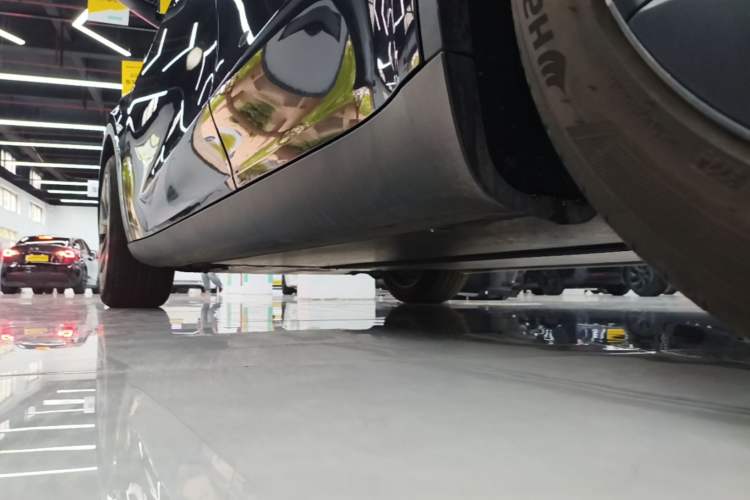 Used Tesla Model Y 2024 Long-Range All-Wheel-Drive Version Left Side Sill