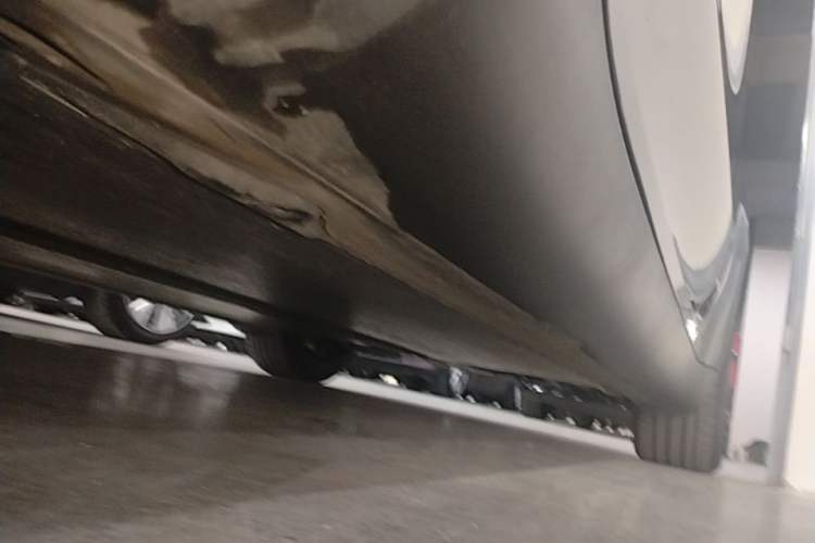 Used Tesla Model Y 2024 Long-Range All-Wheel-Drive Version Left Side Sill
