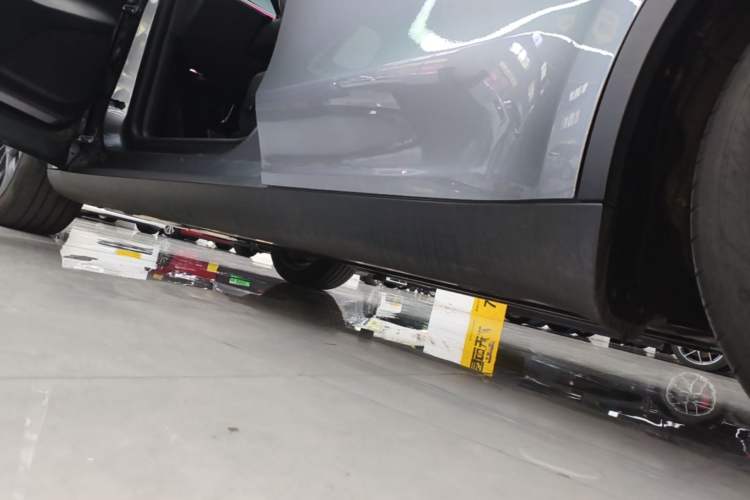 Used Tesla Model Y 2024 Rear-Wheel-Drive Version Left Side Sill