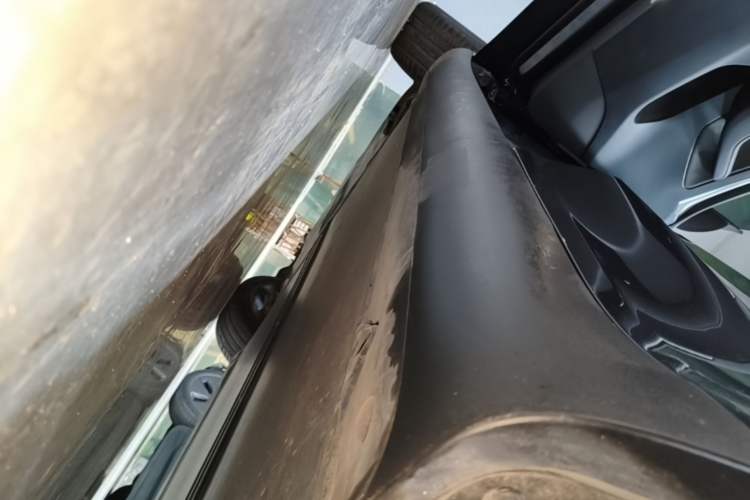 Used Tesla Model Y 2024 Long-Range All-Wheel-Drive Version Left Side Sill