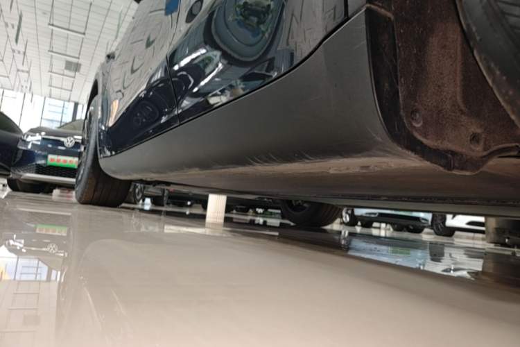 Used Tesla Model Y 2024 Rear-Wheel-Drive Version Left Side Sill