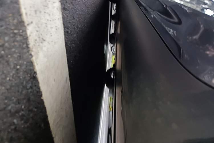 Used Tesla Model Y 2024 Long-Range All-Wheel-Drive Version Left Side Sill