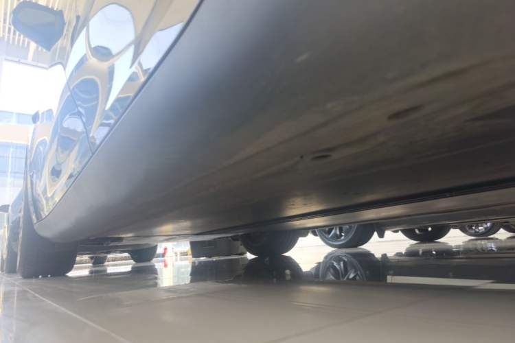 Used Tesla Model Y 2024 Long-Range All-Wheel-Drive Version Left Side Sill