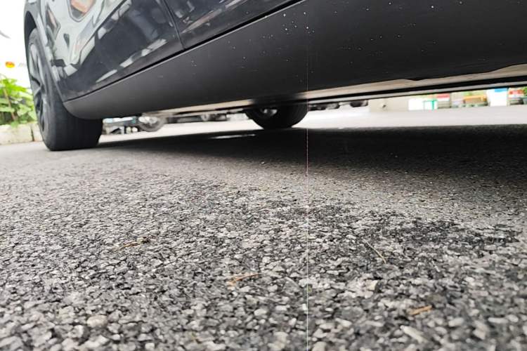 Used Tesla Model Y 2024 Long-Range All-Wheel-Drive Version Left Side Sill