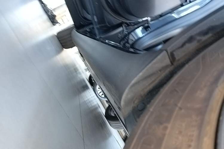Used Tesla Model Y 2024 Rear-Wheel-Drive Version Left Side Sill