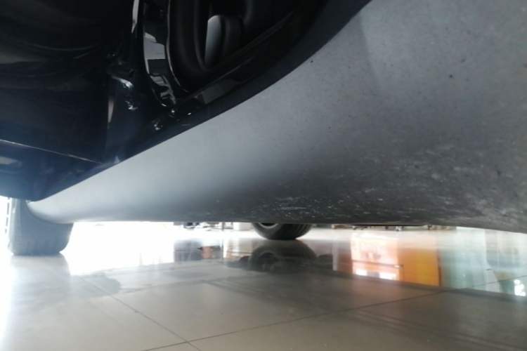 Used Tesla Model Y 2024 Long-Range All-Wheel-Drive Version Left Side Sill