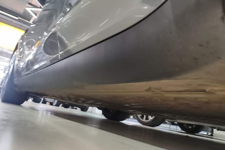 Used Tesla Model Y 2024 Long-Range All-Wheel-Drive Version Left Side Sill