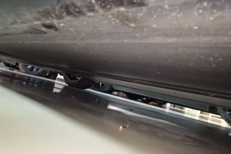 Used Tesla Model Y 2024 Long-Range All-Wheel-Drive Version Left Side Sill