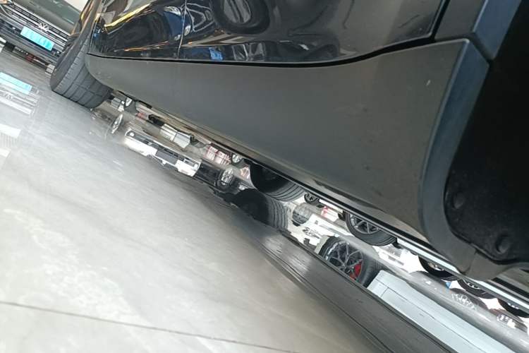Used Tesla Model Y 2024 Rear-Wheel-Drive Version Left Side Sill
