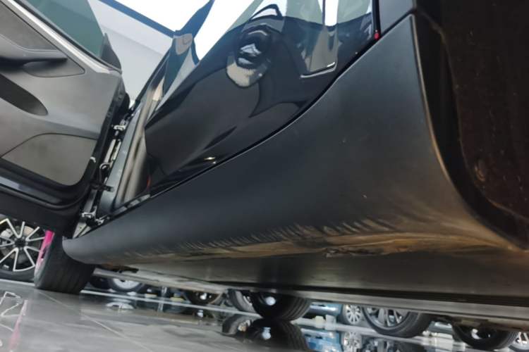 Used Tesla Model Y 2024 Rear-Wheel-Drive Version Left Side Sill
