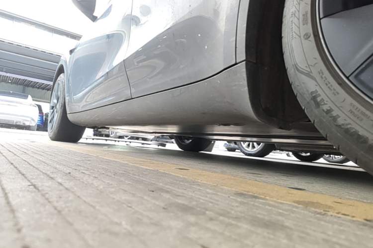 Used Tesla Model Y 2024 Rear-Wheel-Drive Version Left Side Sill