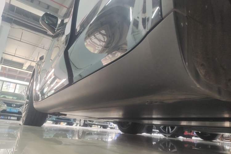 Used Tesla Model Y 2024 Long-Range All-Wheel-Drive Version Left Side Sill