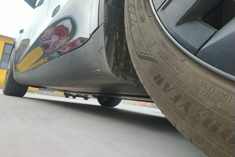 Used Tesla Model Y 2024 Rear-Wheel-Drive Version Left Side Sill