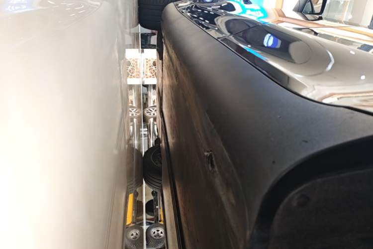 Used Tesla Model Y 2024 Long-Range All-Wheel-Drive Version Left Side Sill