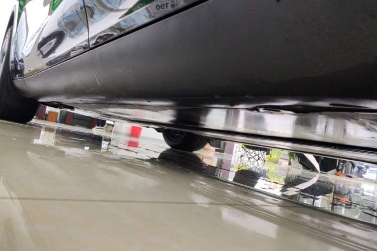 Used Tesla Model Y 2024 Rear-Wheel-Drive Version Left Side Sill