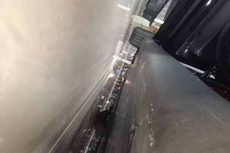 Used Tesla Model Y 2024 Rear-Wheel-Drive Version Left Side Sill