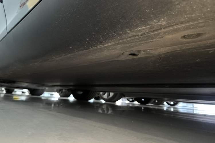 Used Tesla Model Y 2024 Rear-Wheel-Drive Version Left Side Sill