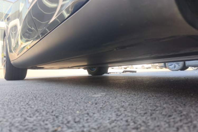 Used Tesla Model Y 2024 Long-Range All-Wheel-Drive Version Left Side Sill