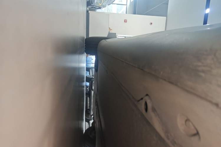 Used Tesla Model Y 2024 Rear-Wheel-Drive Version Left Side Sill