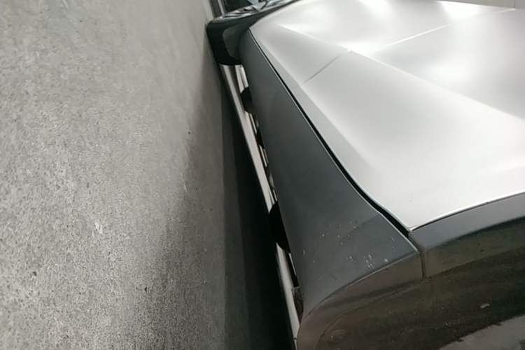 Used Tesla Model Y 2024 Long-Range All-Wheel-Drive Version Left Side Sill