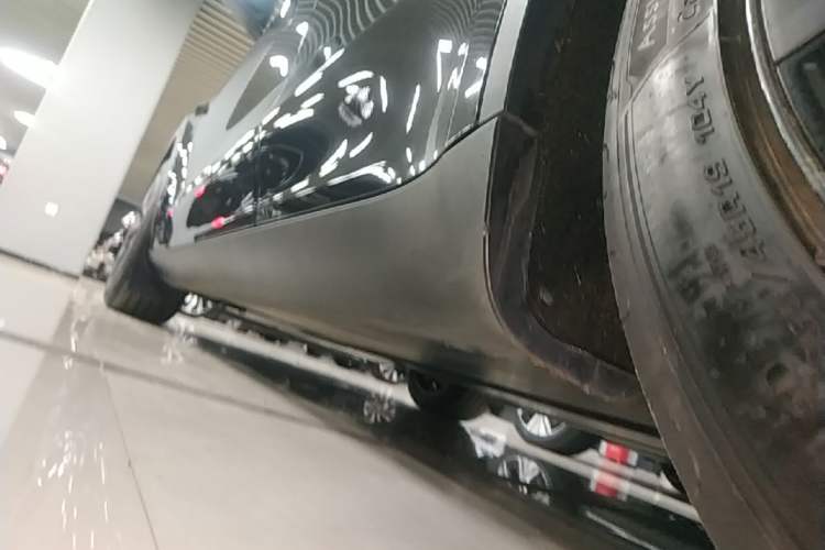 Used Tesla Model Y 2024 Long-Range All-Wheel-Drive Version Left Side Sill