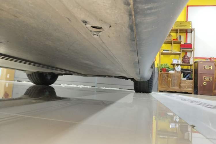 Used Tesla Model Y 2024 Long-Range All-Wheel-Drive Version Left Side Sill