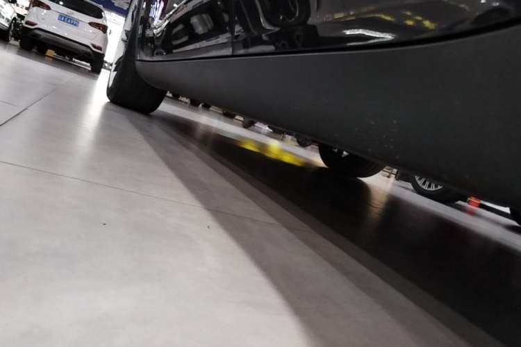 Used Tesla Model Y 2024 Long-Range All-Wheel-Drive Version Left Side Sill