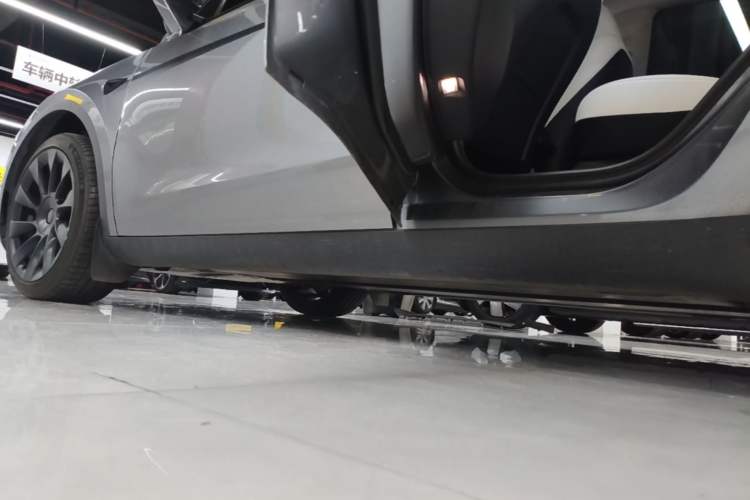 Used Tesla Model Y 2024 Rear-Wheel-Drive Version Left Side Sill