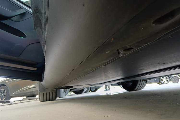 Used Tesla Model Y 2024 Rear-Wheel-Drive Version Left Side Sill