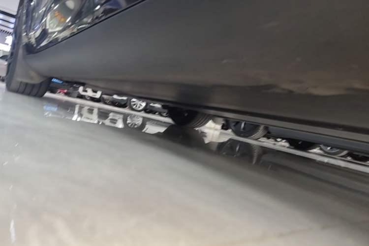 Used Tesla Model Y 2024 Rear-Wheel-Drive Version Left Side Sill