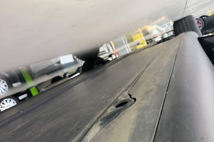 Used Tesla Model Y 2024 Long-Range All-Wheel-Drive Version Left Side Sill