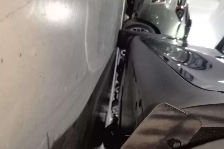 Used Tesla Model Y 2024 Rear-Wheel-Drive Version Left Side Sill