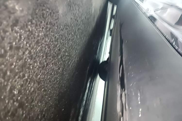 Used Tesla Model Y 2024 Long-Range All-Wheel-Drive Version Left Side Sill