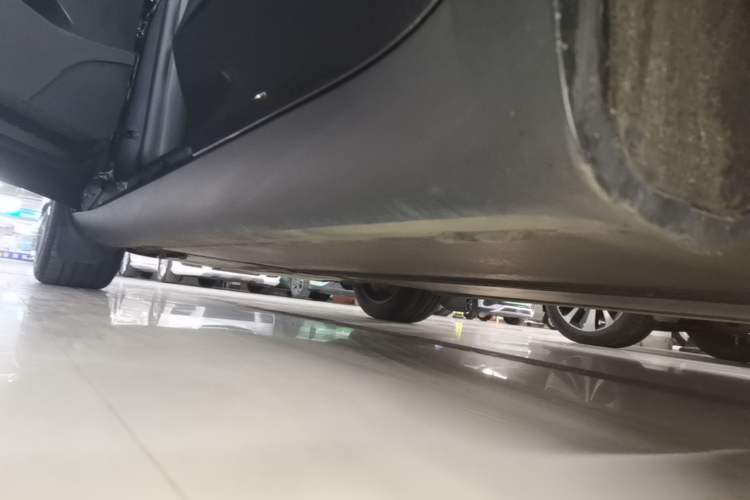 Used Tesla Model Y 2024 Rear-Wheel-Drive Version Left Side Sill