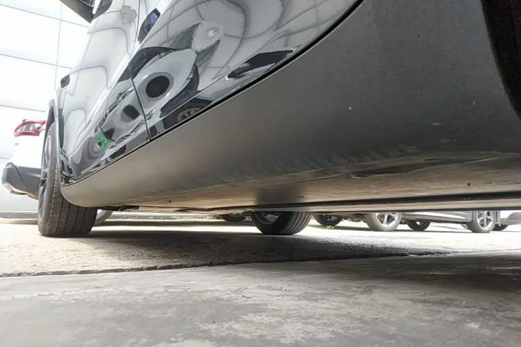 Used Tesla Model Y 2024 Rear-Wheel-Drive Version Left Side Sill
