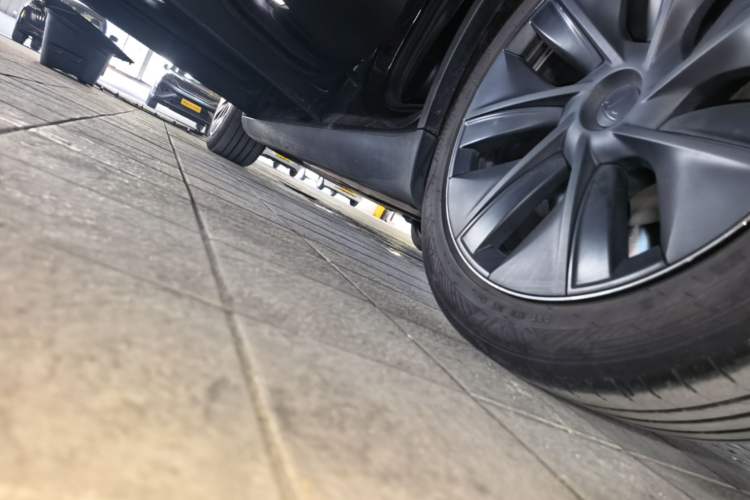 Used Tesla Model Y 2024 Rear-Wheel-Drive Version Left Side Sill