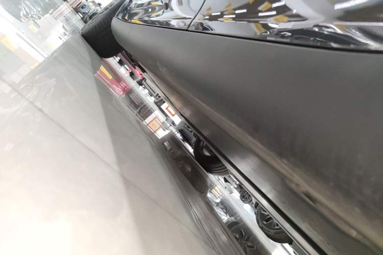 Used Tesla Model Y 2024 Long-Range All-Wheel-Drive Version Left Side Sill