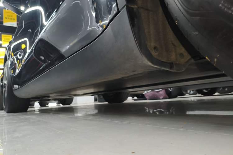 Used Tesla Model Y 2024 Long-Range All-Wheel-Drive Version Left Side Sill