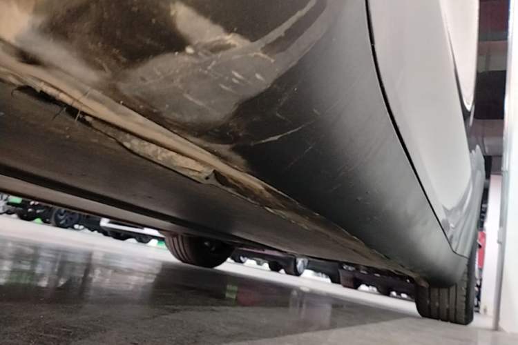 Used Tesla Model Y 2024 Long-Range All-Wheel-Drive Version Left Side Sill