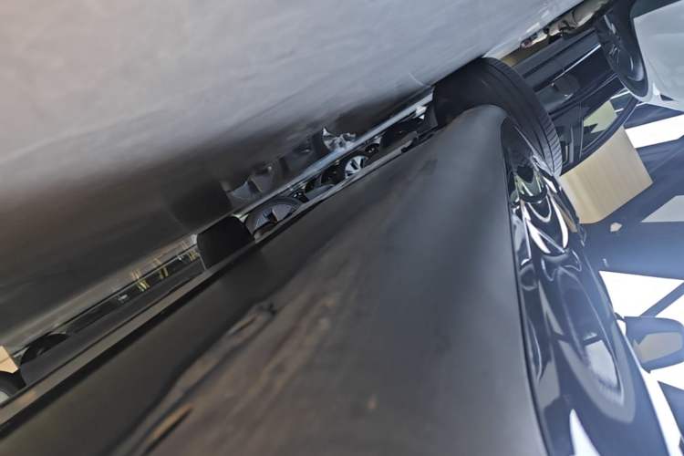 Used Tesla Model Y 2024 Long-Range All-Wheel-Drive Version Left Side Sill