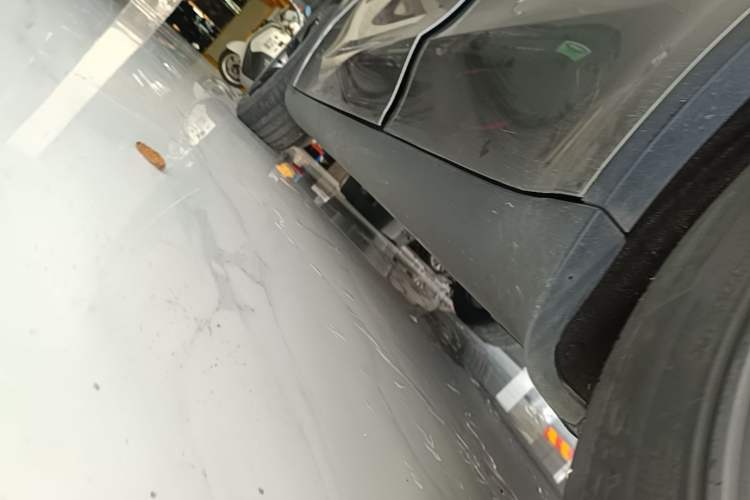 Used Tesla Model Y 2024 Long-Range All-Wheel-Drive Version Left Side Sill