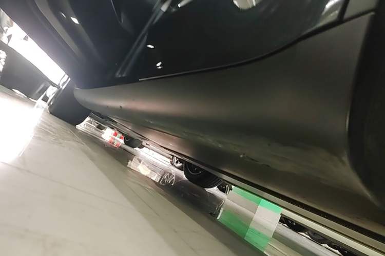 Used Tesla Model Y 2024 Long-Range All-Wheel-Drive Version Left Side Sill