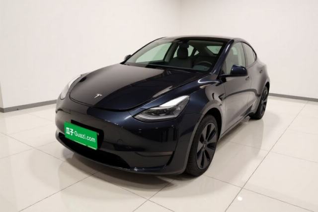 Ojetý Tesla Model Y 2024 Long-Range All-Wheel-Drive Version