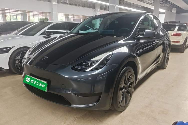 Tesla Model Y 2024 Rear-Wheel-Drive Version